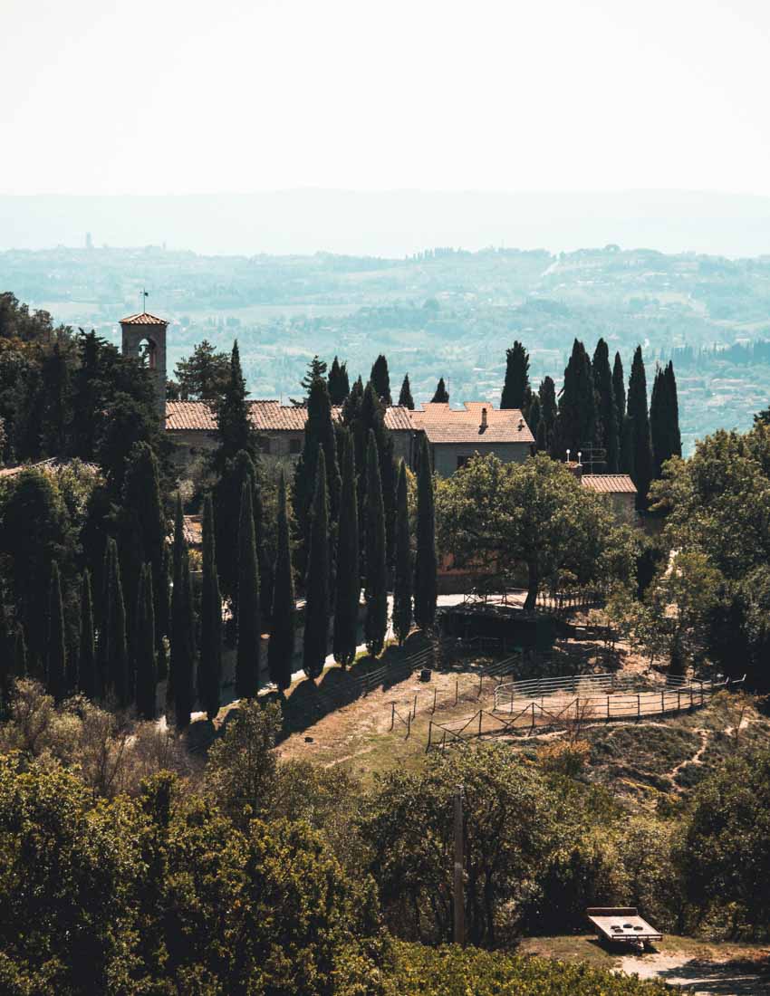 Candle scent image for the fragrance toscana. Showcasing a picturesque scenary of italy countryside to depict the scent..