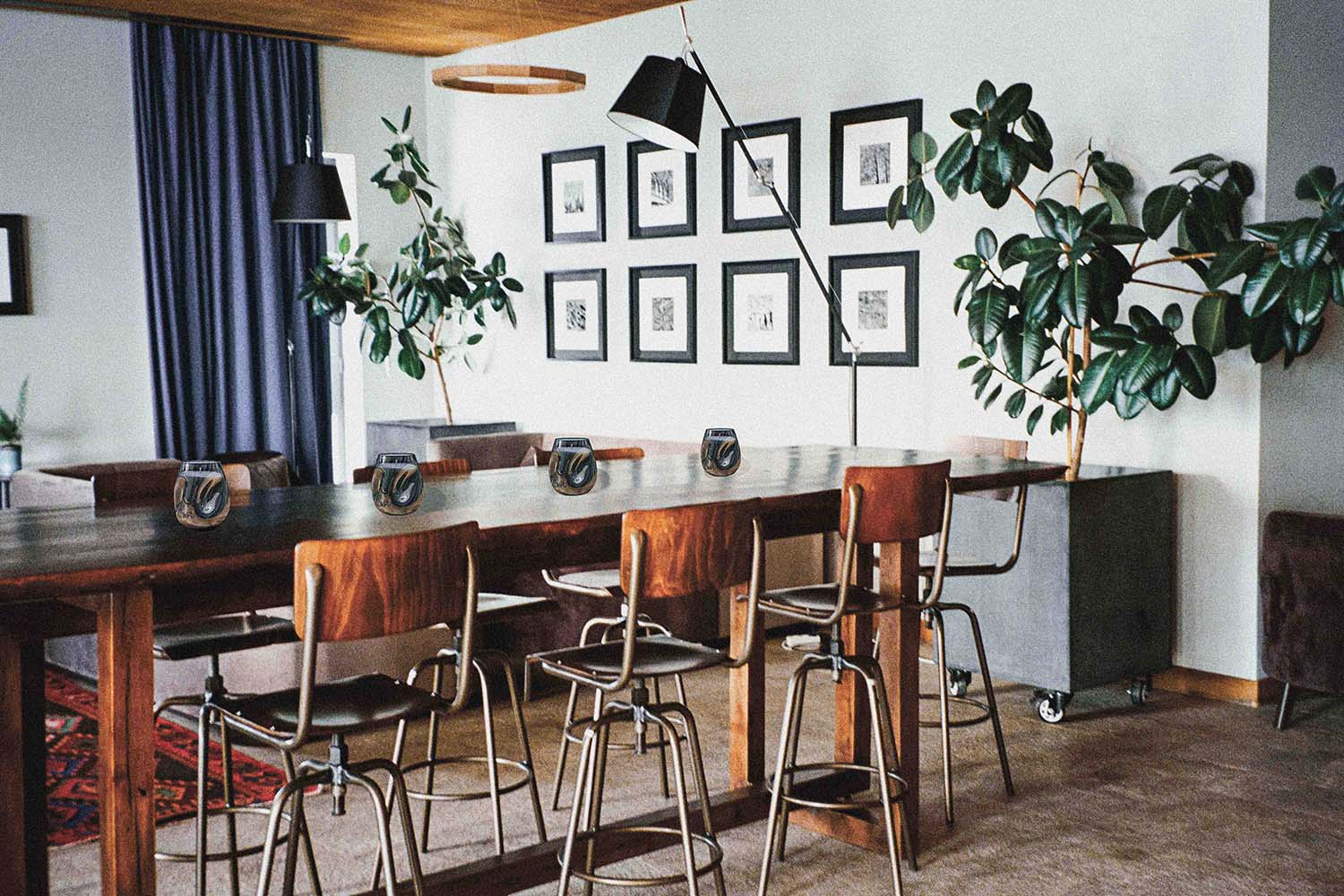 Image of flures high end candles displayed down the centre of a modern contemporary art dining room